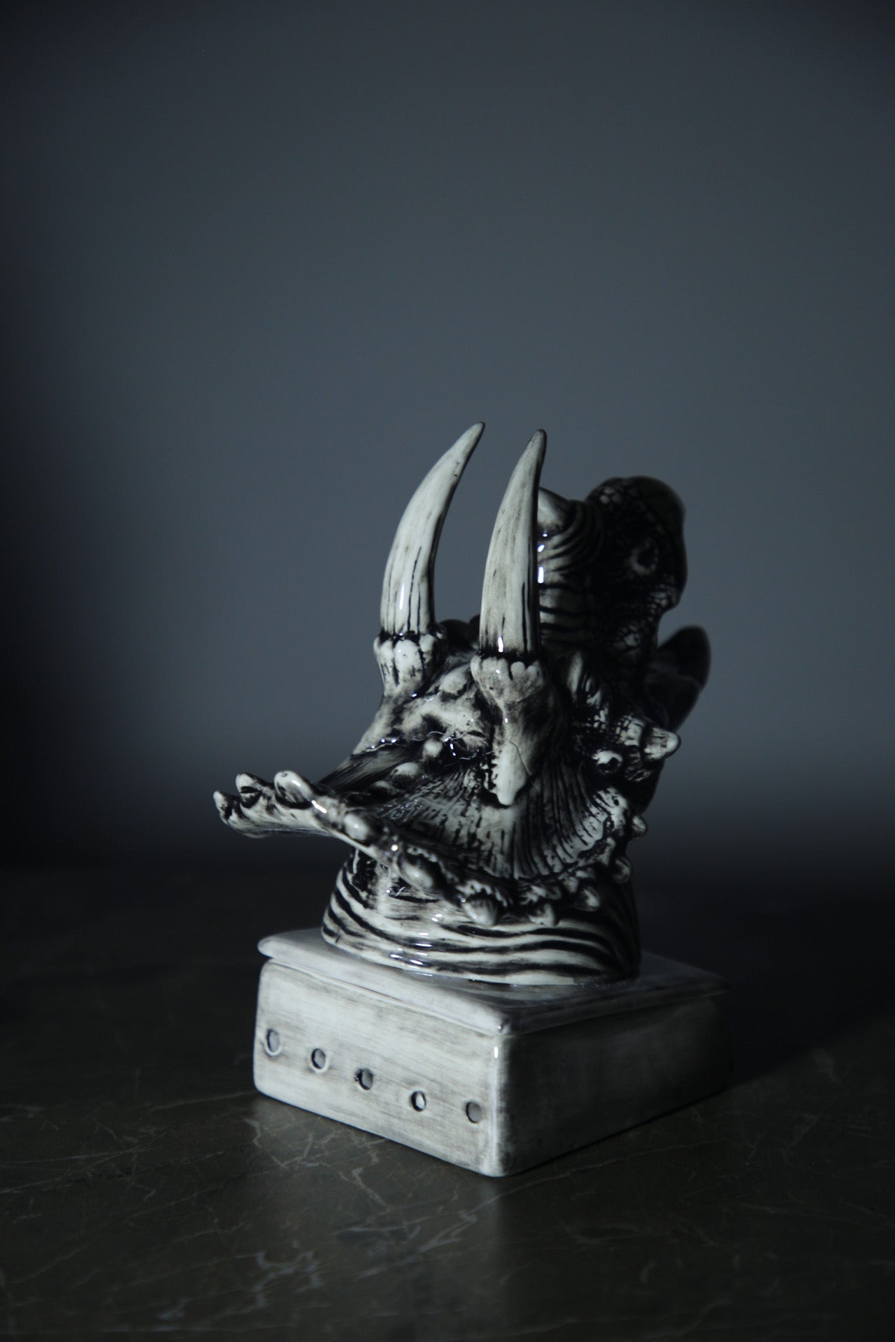 Jurassic triangle dragon ceramic censer tide play ornaments