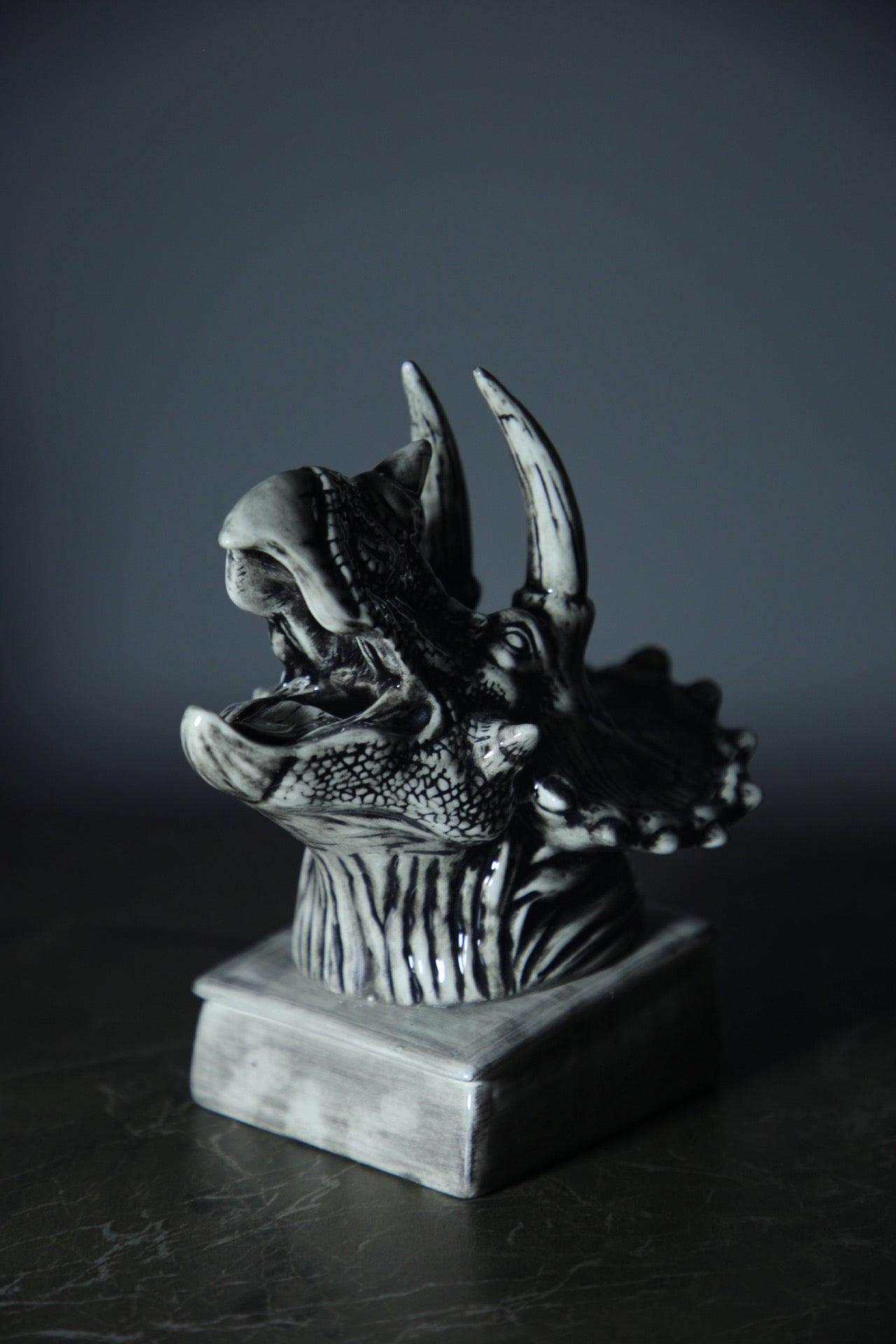 Jurassic triangle dragon ceramic censer tide play ornaments