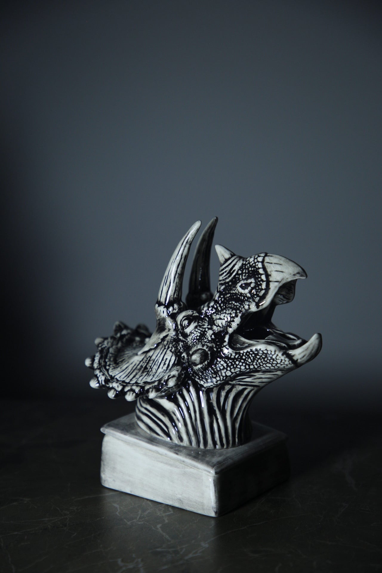 Jurassic triangle dragon ceramic censer tide play ornaments